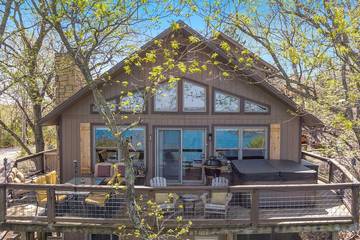 Log Cabin for 12 Guests in Beaver Lake, Ozark Mountains, Picture 2