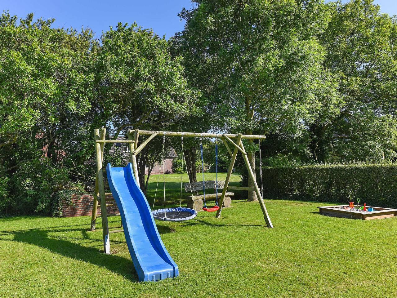 Ganze Ferienwohnung, Haus Addenhausen in Neuharlingersiel - Ferienwohnung oben links in Neuharlingersiel, Nordseeküste