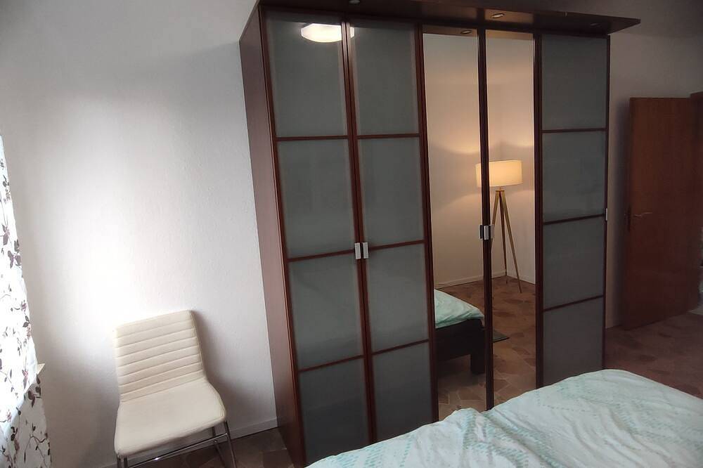 Entire apartment, Quiet, cozy 52 sqm apartment |Park|City|A 57| in Krefeld, Lower Rhine