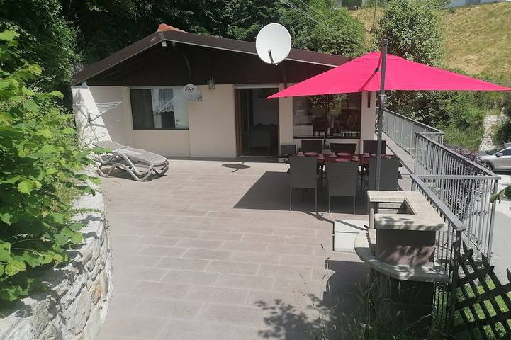 Bungalow für 6 Personen, mit Garten und Kinderpool sowie Pool in Tignale