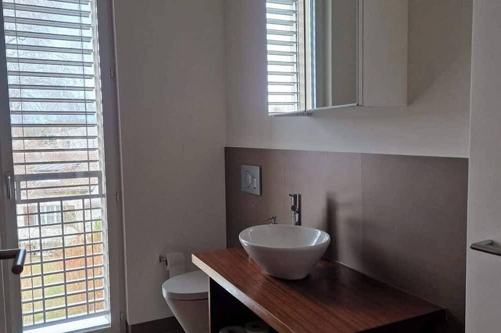 Appartement entier, Spacious, comfortable, 4 bedroom attic in Gurmels, Lac de Morat & Estavayer-le-Lac Région