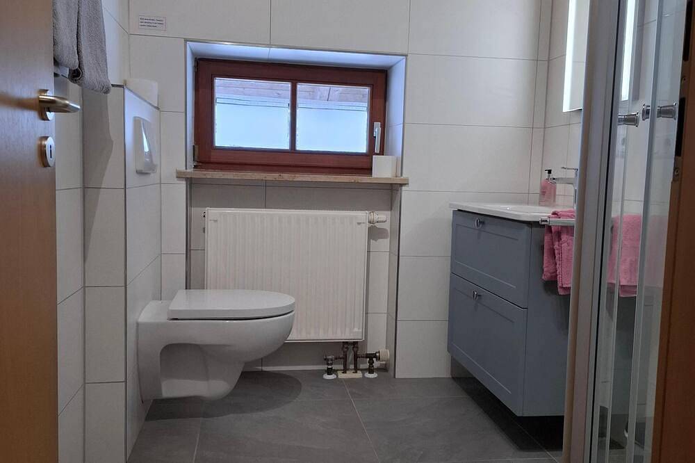 Ganze Wohnung, Fewo 42 qm, Balkon, Wohn/Schlafraum mit Doppelbett, Tv, W-Lan in Frasdorf, Chiemgauer Alpen