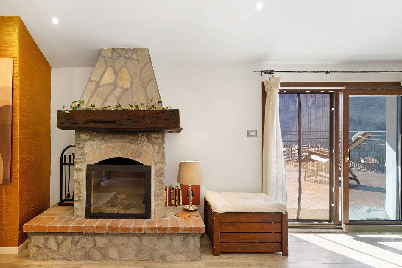 Geheel appartement, Appartement 'La Terrazza Del Tempo' met Uitzicht op de Bergen, Wifi en Airconditioning in Castelvecchio di Rocca Barbena, Riviera di Ponente