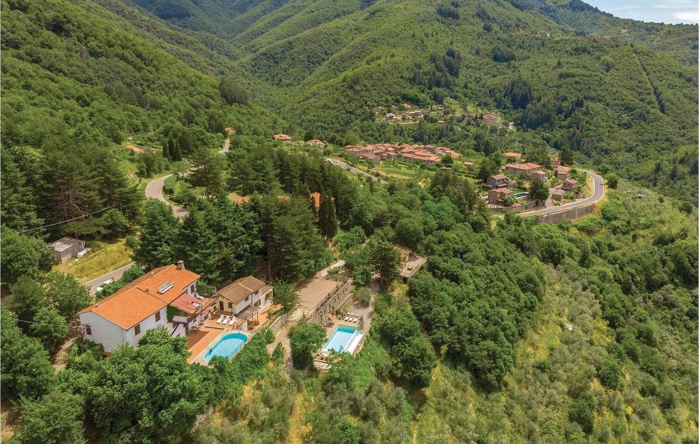 Ganze Ferienwohnung, Sommeraufenthalt: Pool, Parkplatz & WiFi in Loro Ciuffenna, Valdarno