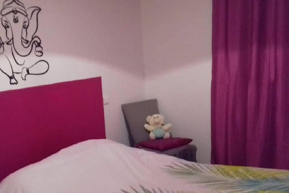 Air-Conditioned Villa With Spa In The Hills Above Cahors   in Cahors, Lot
