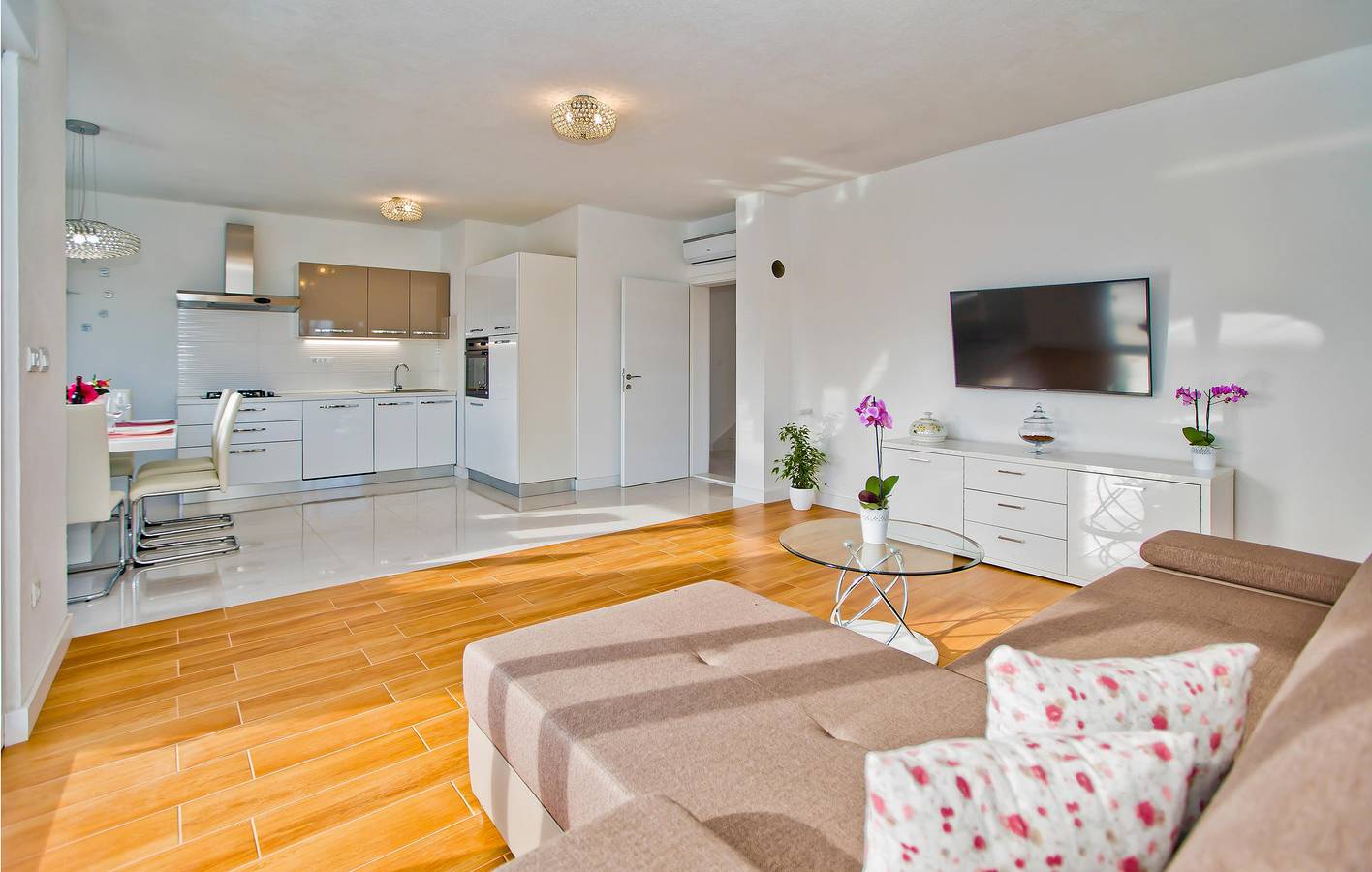 Holiday home for 8 people with terrace in Hvar