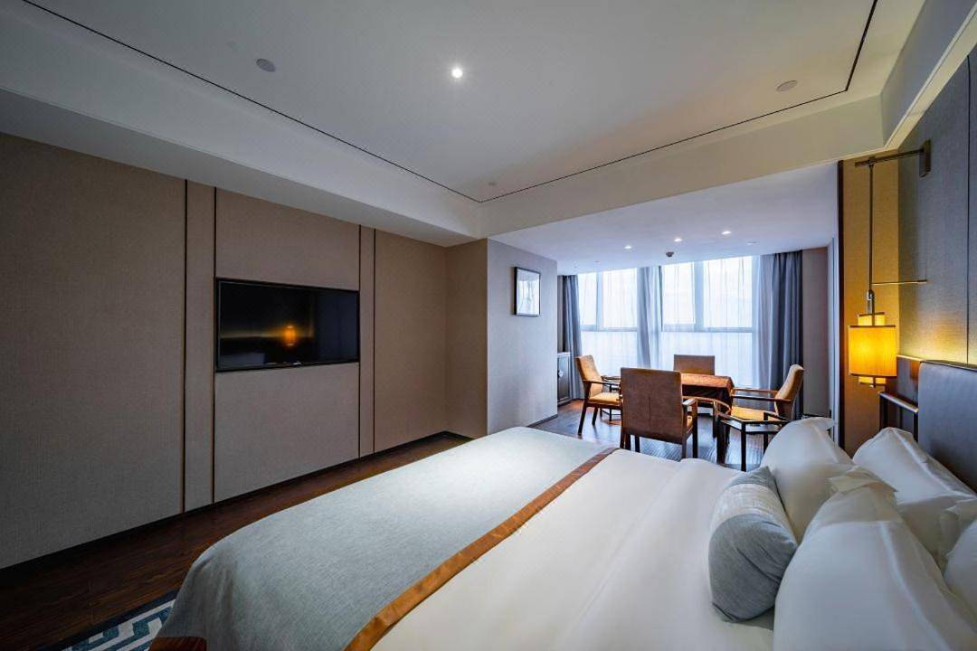 Till Bright Hotel Huaihua High-speed Railway South Station Wanda Plaza in Hunan