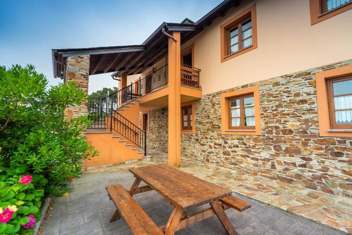 Gîte pour 4 personnes, avec vue ainsi que jardin et piscine à Tapia de Casariego - 2