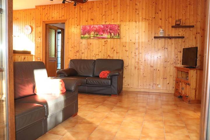 Gîte pour 4 personnes, avec terrasse et vue à Merone - 3