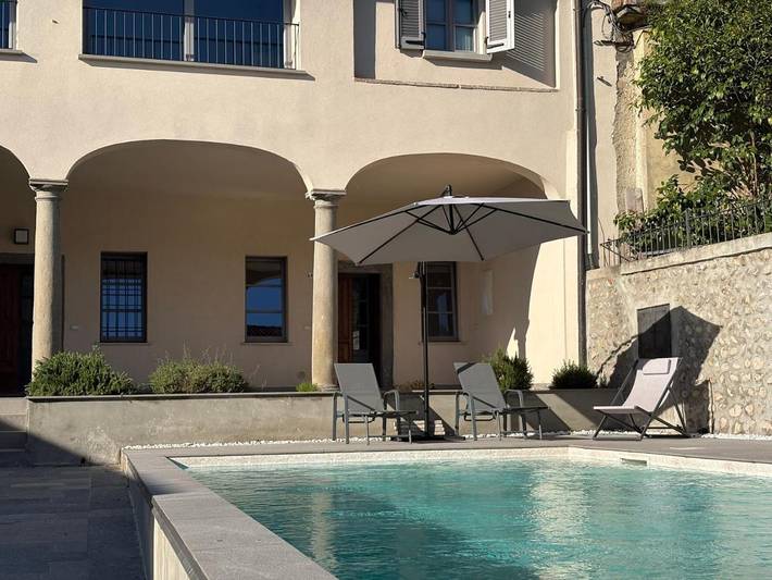 Bed and breakfast per 2 persone, con Terrazza e Giardino nonché Piscina in Franciacorta