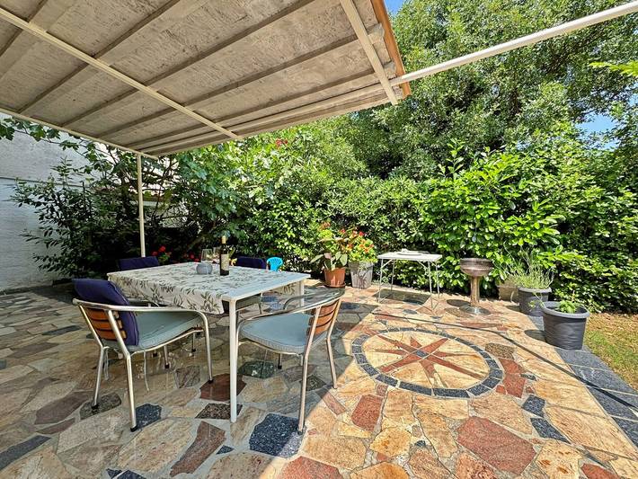 Ganze Wohnung, Apartment Srdoc - 270 m vom Meer, Gartenblick, Terrasse, Grill in Silo (Krk), Krk