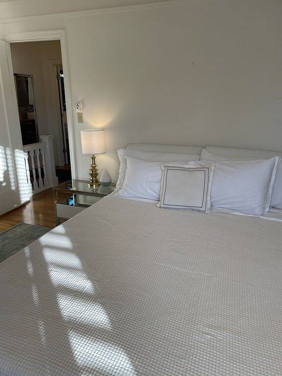 Eagle Hill Home centrally located between Sf and San Jose in Redwood City, Silicon Valley