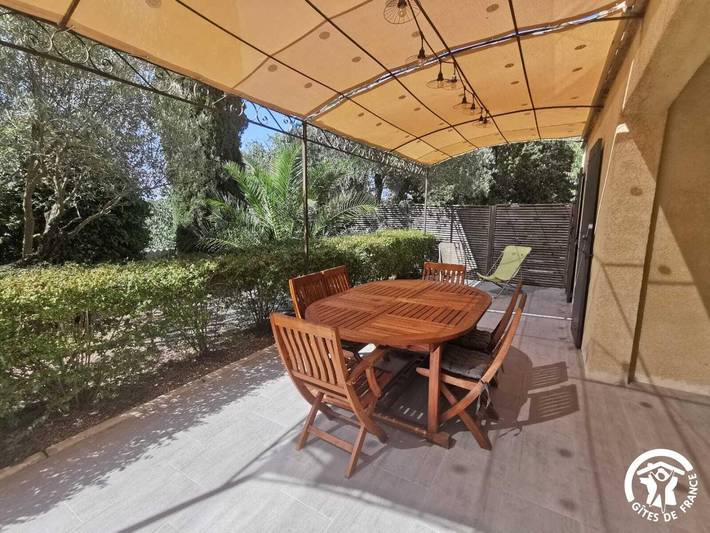 Gîte pour 2 personnes, avec jardin à Cournonsec