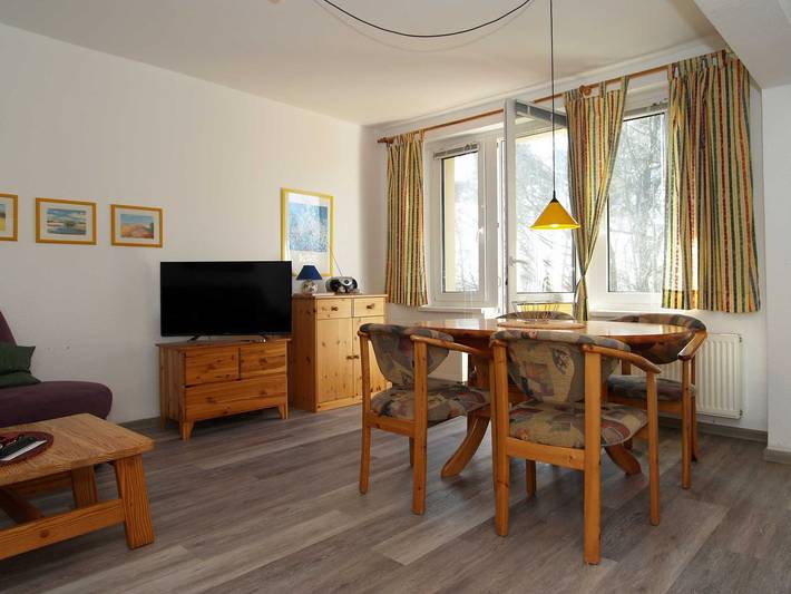 Bungalow für 4 Personen, mit Balkon und Garten