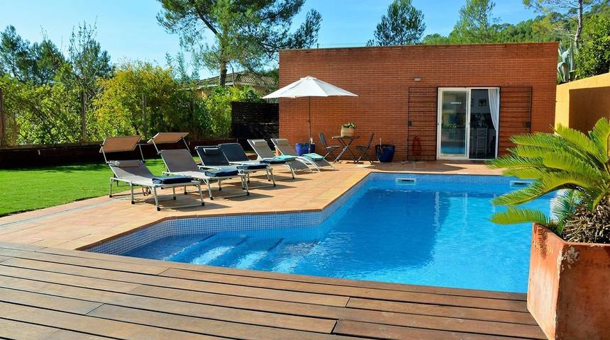 Chalet para 12 personas, con jardín y piscina, Familias con niños en Cataluña - 2
