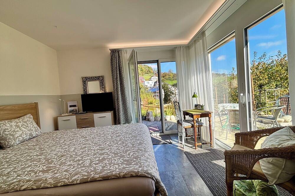3 Zi. Apartment Villa Sonnglück am Natur-Schwimmteich im Schweizer Wander-Jura in Zullwil, Kanton Solothurn