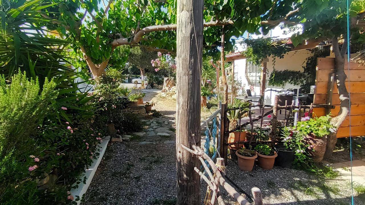 Tent in Kalamaki (Kreta), Heraklion region