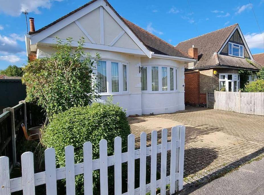 Cosy Bournemouth Bungalow in Bournemouth, South West England