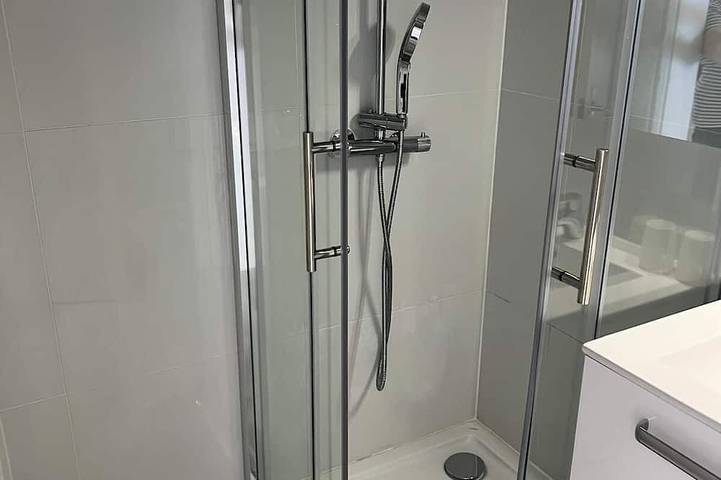 Appartement entier, Elegant Montreux Apartment with Panoramic Lake & Mountain Views in Sonzier, Montreux
