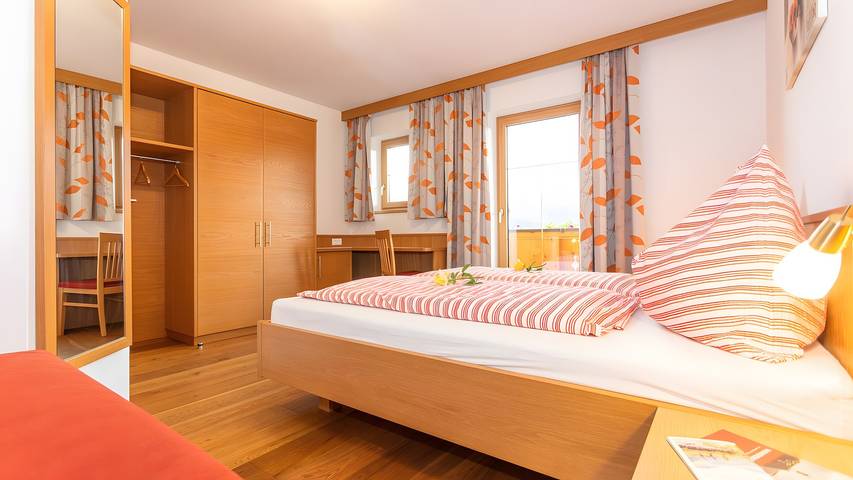 Hel lejlighed, Apartment "Panorama" with Mountain Views, Shared Garden, and Wi-Fi in Hohe Tauern, Mittersill