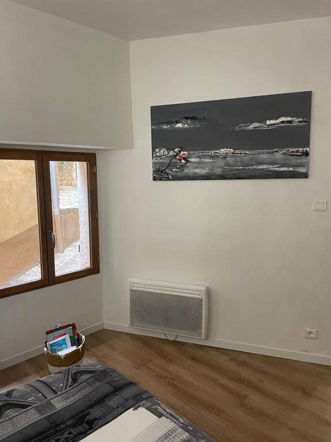 Appartement entier, One-Bedroom Apartment in Seillans, Région de Draguignan