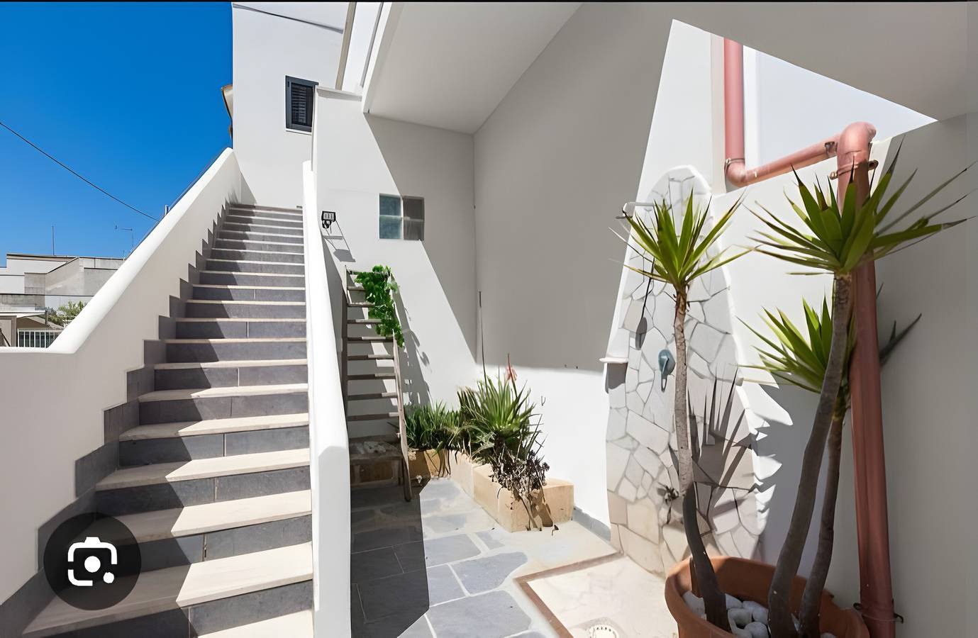 Casa Vacanze 'Azzurra' with Sea View, Wi-Fi and Air Conditioning in Torre Dell'orso, Lecce Province