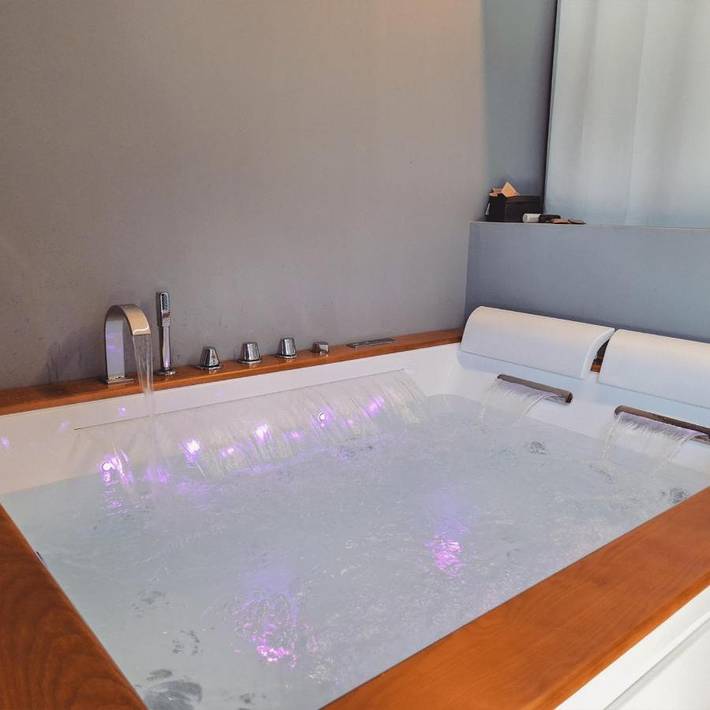 Gîte pour 2 personnes, avec balcon et jacuzzi à Temù - 4