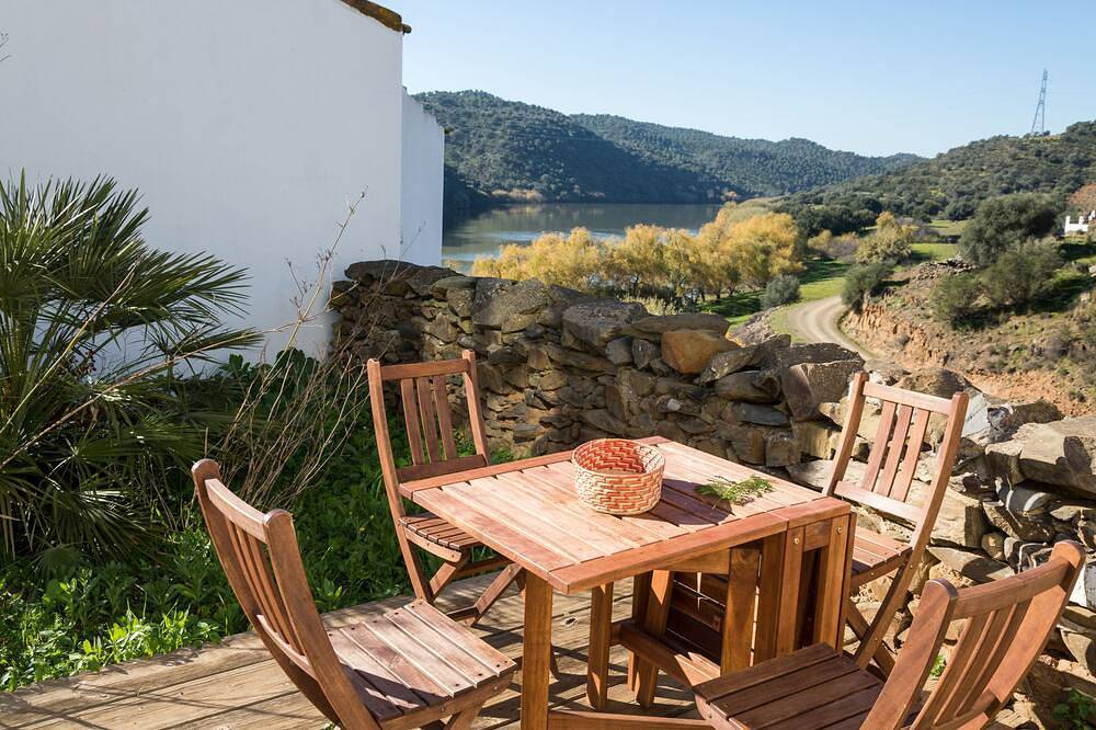 Entire apartment, Casa de las Latrinas Bajas, Baixo / bajo Guadiana in El Granado, Guadiana Valley Natural Park