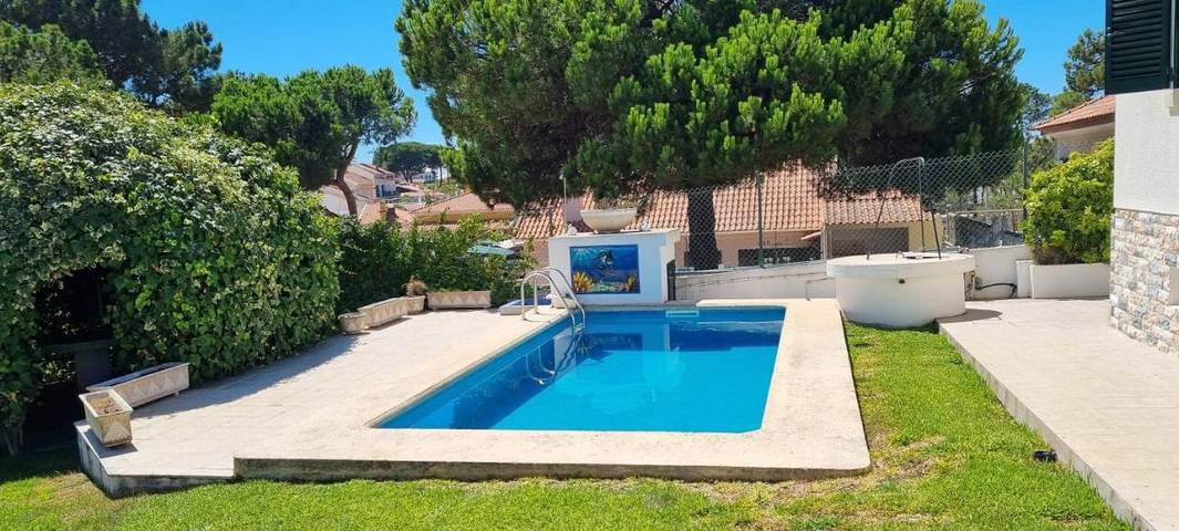 Casa rural para 6 personas, con terraza además de piscina y jardín en Costa da Caparica - 4