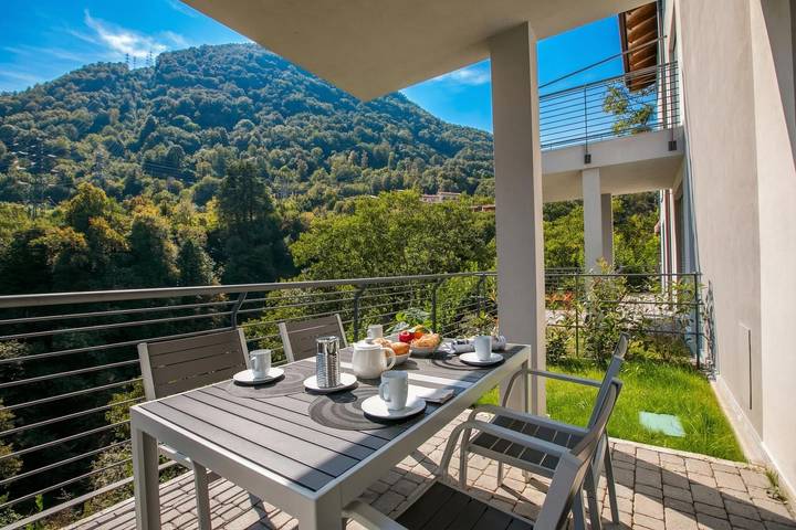 Gîte pour 6 personnes, avec terrasse ainsi que vue sur le lac et piscine à Argegno - 3