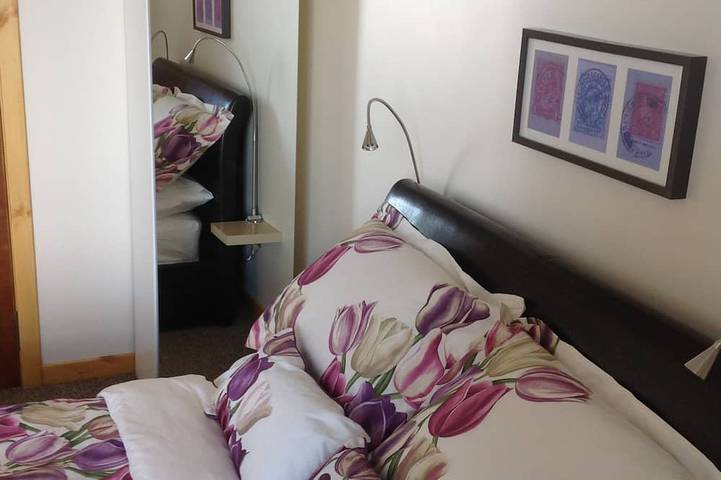 Ganze Wohnung, Comfortable  studio apartment Blairmore near Dunoon. Views to Pier & Loch Long. in Argyll & Bute