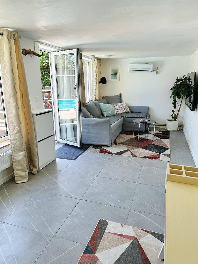 Gîte pour 4 personnes, avec terrasse et vue ainsi que jardin et piscine à Kalmar - 2