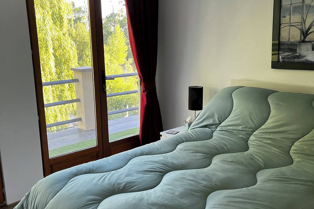 Charming gite in an old mill overlooking the river in the Loire Valley in Vaudelnay, Valle del Loira