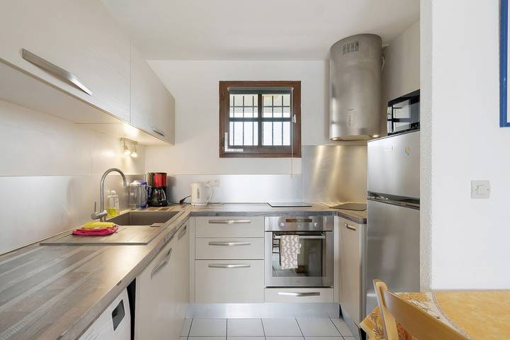 Appartement entier, Appartement « Les Orphies » avec terrasse privée, jardin commun et Wi-Fi in Vaux-sur-Mer, Côte de Beauté
