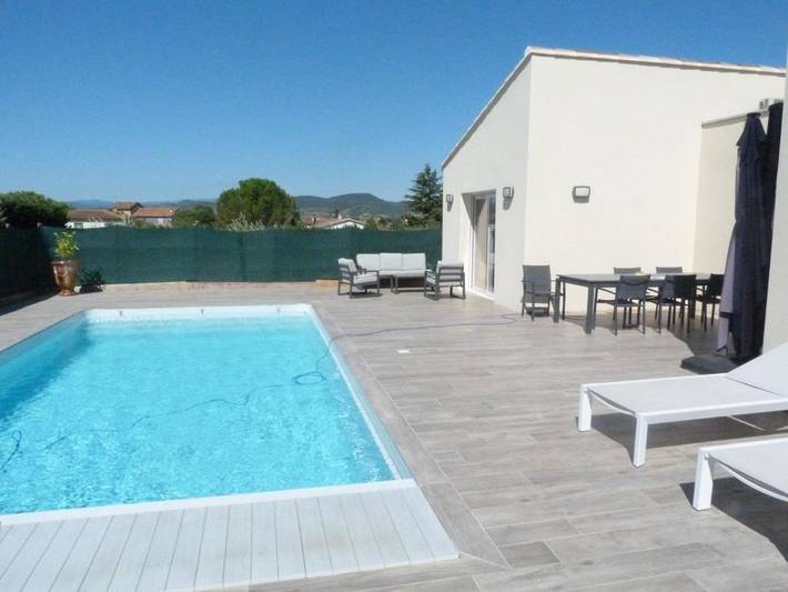Location de vacances pour 6 personnes, avec vue et jardin ainsi que piscine et terrasse à Saint-Jean-de-Maruéjols-et-Avéjan - 3