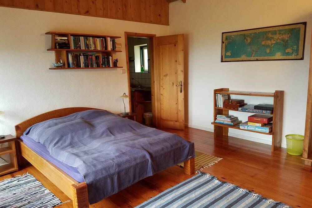 Vacaciones en una casa de campo típica de las Azores con fantásticas vistas al mar. in Cedros, Faial