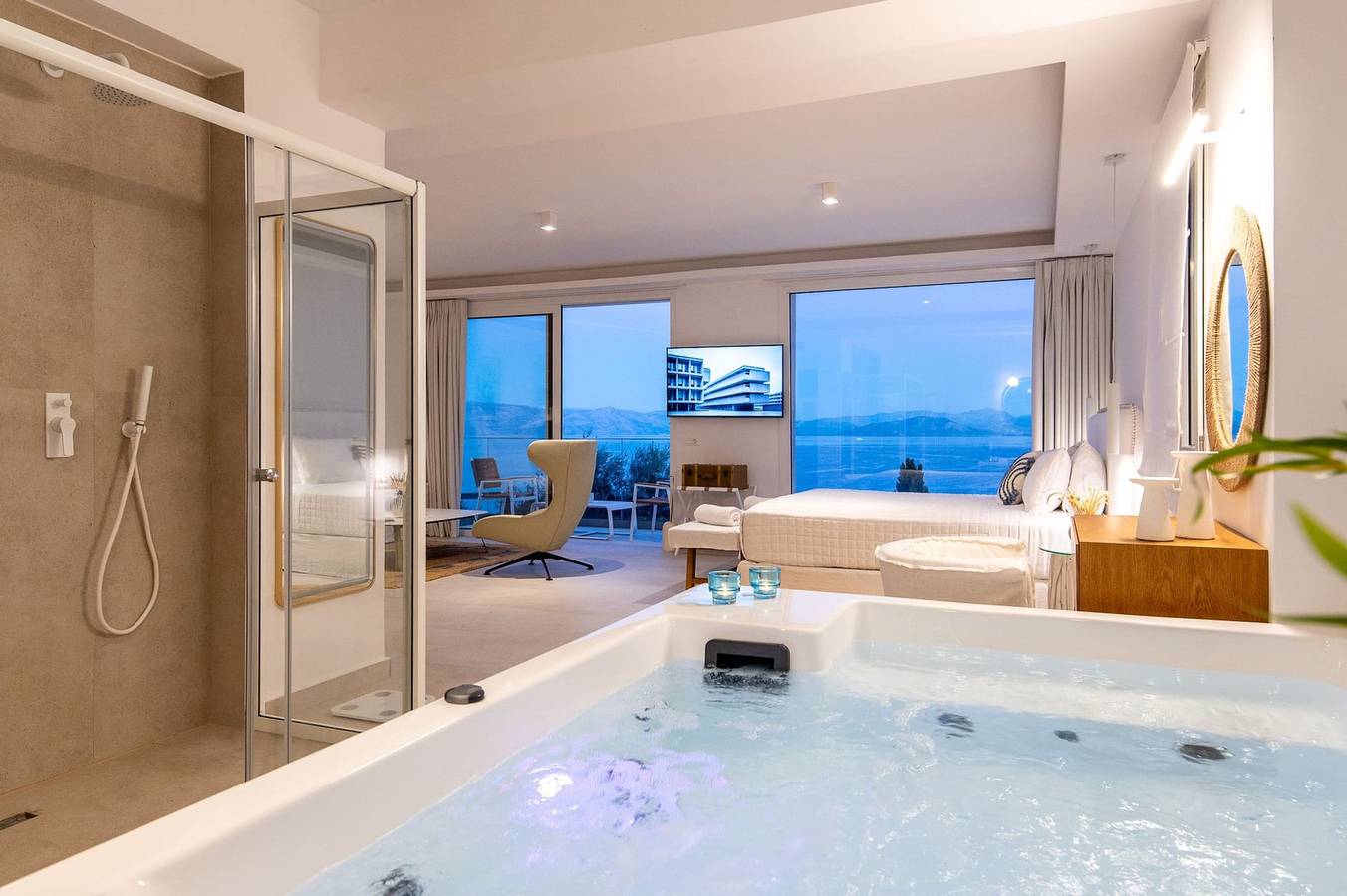 Ολόκληρο το διαμέρισμα, Majestic Loft suite with indoor Hot tub in Πέραμα, Κέρκυρα