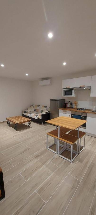 Gîte pour 4 personnes, avec balcon à Saint-Nazaire (Gard)