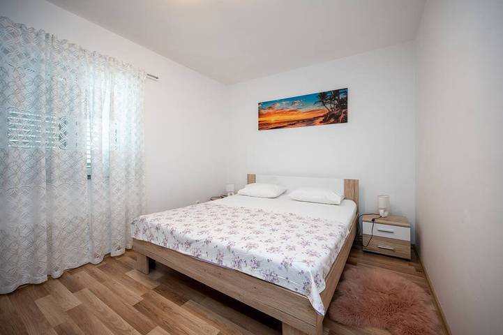 Ferienhaus für 6 Personen, mit Pool und Balkon in Jasenice - 2