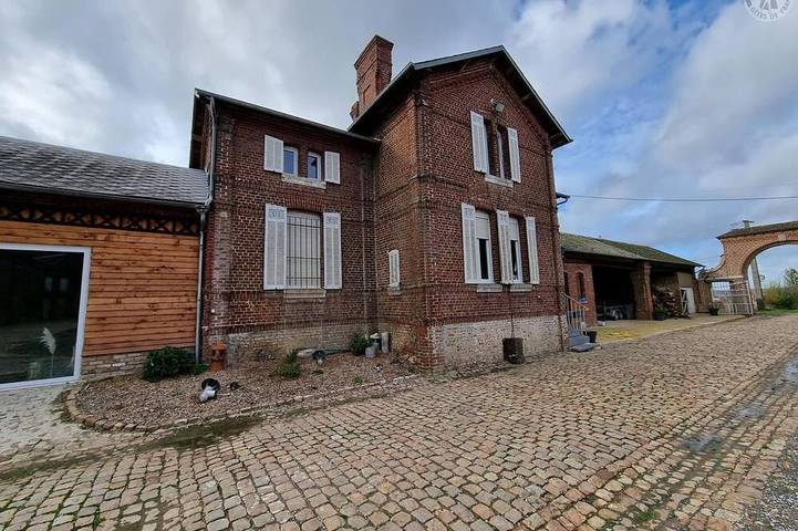 Gîte pour 11 personnes, avec jardin, animaux acceptés
