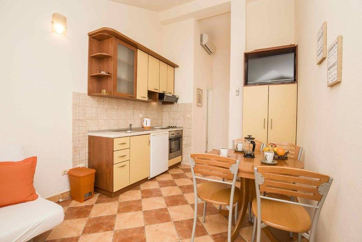 Ganze Wohnung, Ferienwohnung in Bol mit Meerblick, Terrasse, Klimaanlage, W-Lan (5121-5) in Bol, Brac