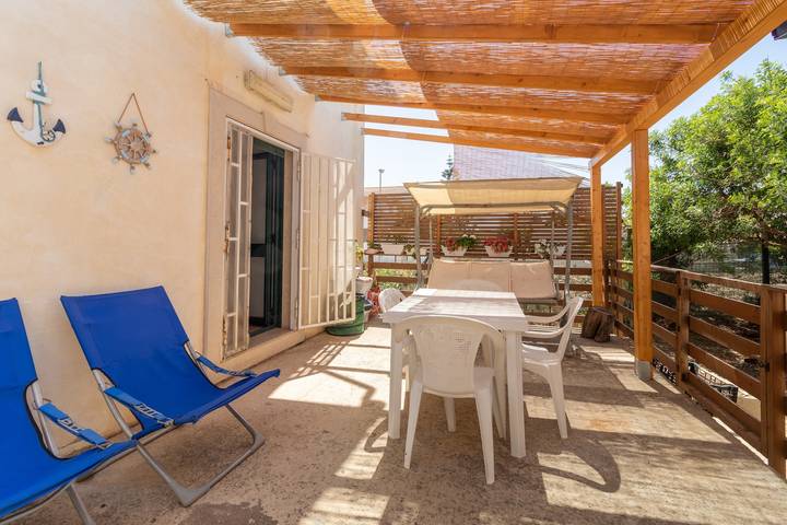 Appartamento intero, Appartamento sul mare con piscina e Wi-Fi - animali domestici ammessi in Spiaggia Marina de Acate, Acate