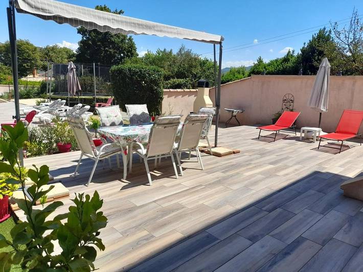 Location de vacances pour 6 personnes, avec jardin ainsi que vue et piscine à Château-Arnoux-Saint-Auban - 4