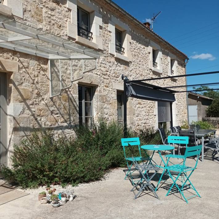 Gîte pour 10 personnes, avec terrasse et jardin dans Saint-Généroux