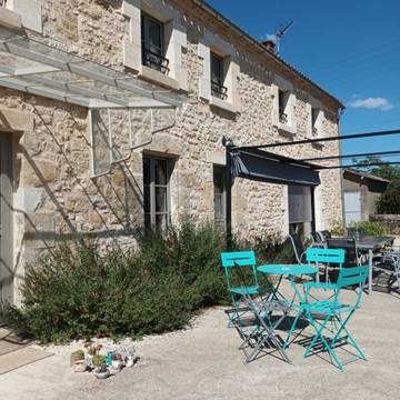 Gîte pour 10 personnes, avec terrasse et jardin dans Saint-Généroux