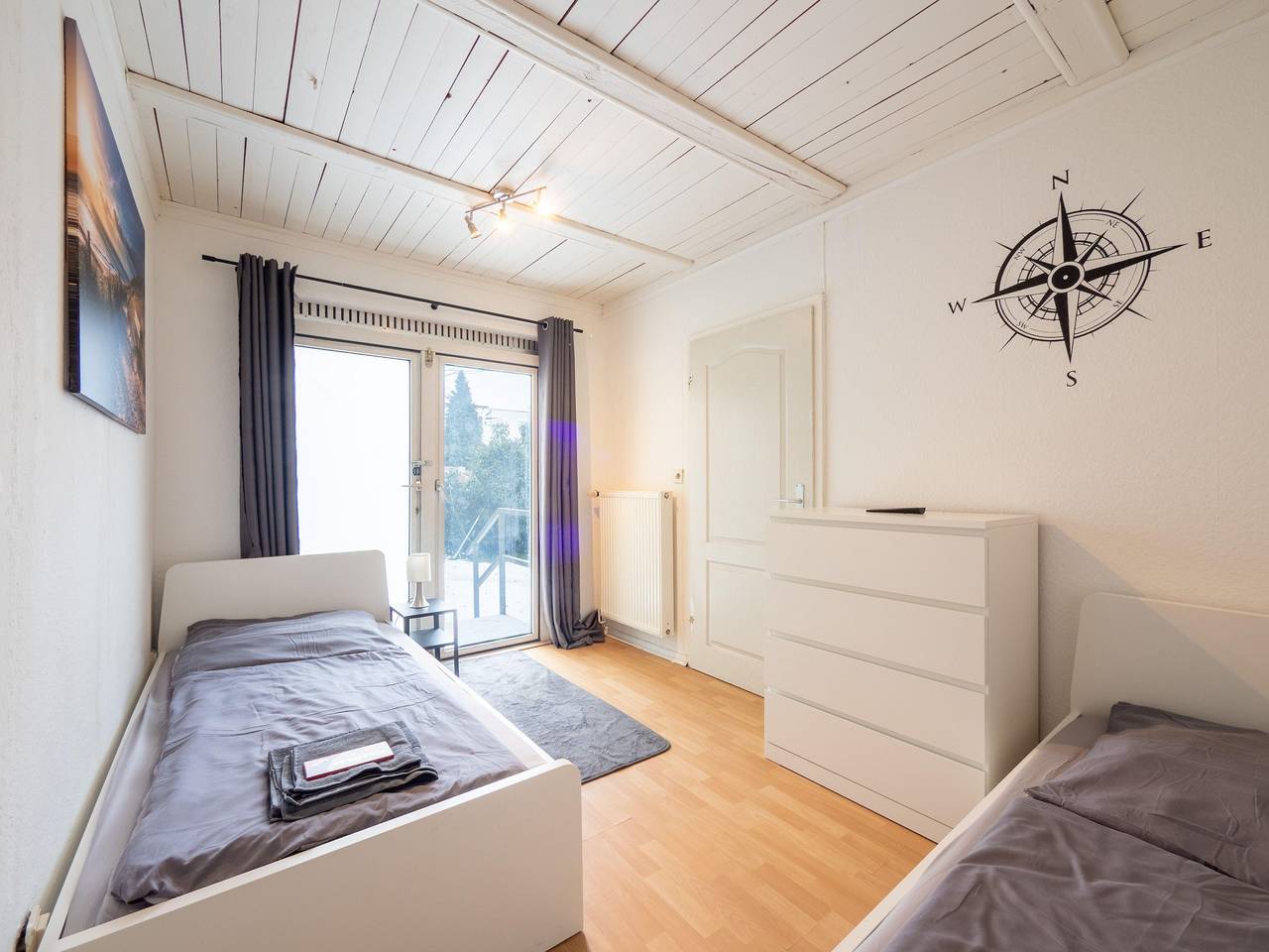Ganze Ferienwohnung, Monteurwohnung mit Terrasse für 7 Personen – Wlan, Tv, Küche – Ahrensburg Nähe Hamburg - Agrp1204 in Ahrensburg, Kreis Stormarn