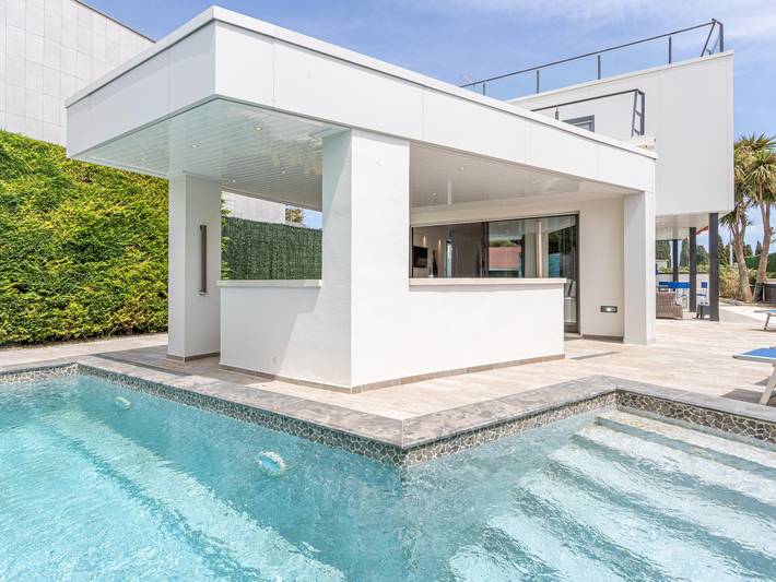 Casa moderna con piscina, Wi-Fi, Aa, barbacoa y parking en Sant Pere Pescador in San Pedro Pescador, Alt Empordà