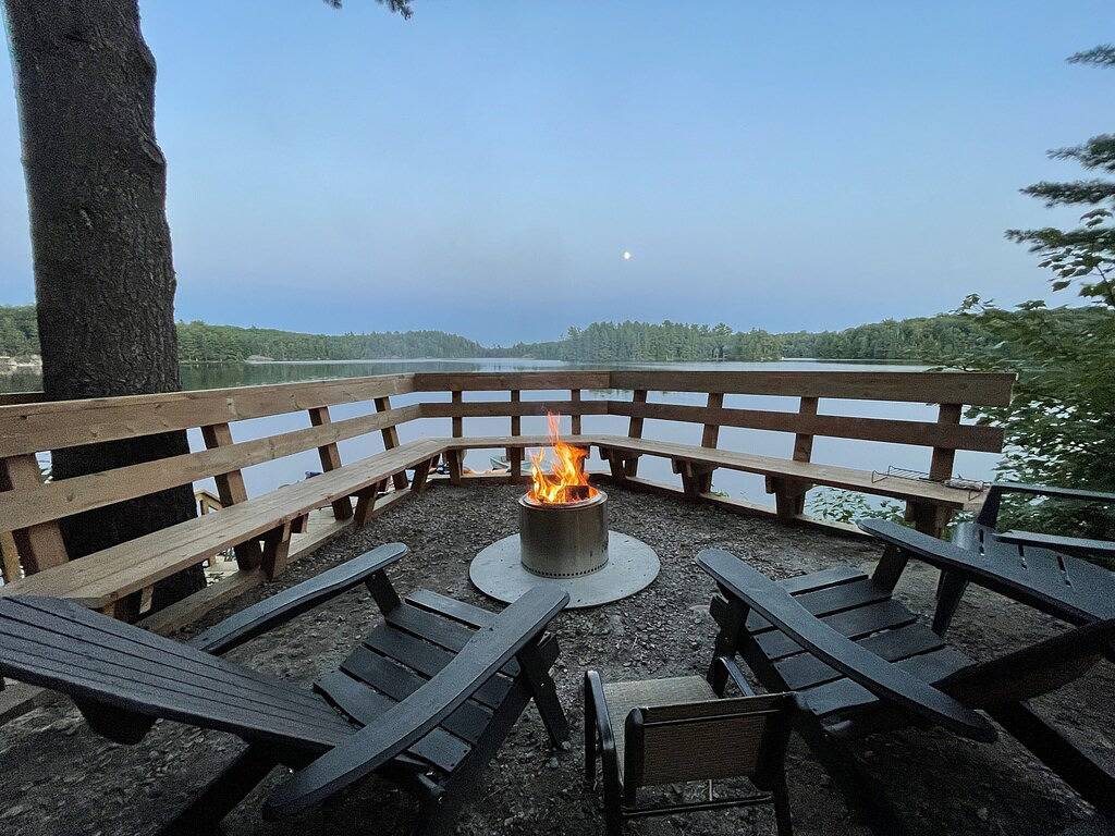 The Hatch - your family lakehouse retreat in Muskoka w/ Sauna & Hot Tub in Muskoka