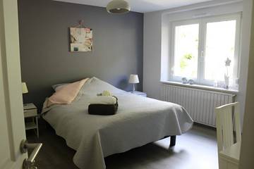 Gîte pour 8 personnes, avec terrasse et jardin à Fromelennes