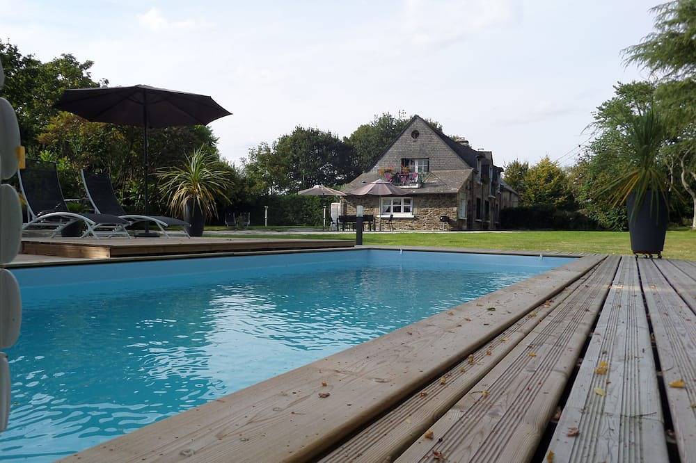 Maison de charme en plein coeur de la Bretagne toute équipée pour 8 personnes in Guégon, Région de Pontivy